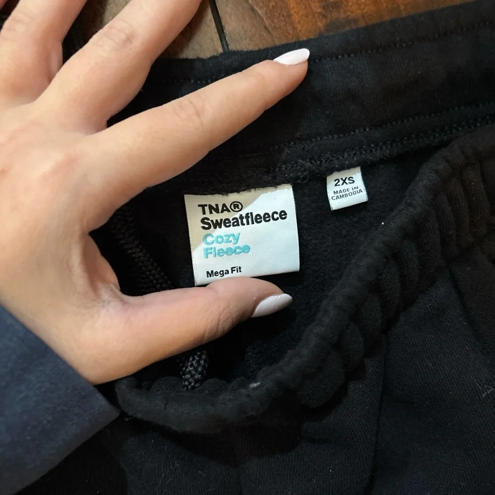 Black aritzia TNA cargo sweatpants - Picture 2 of 4